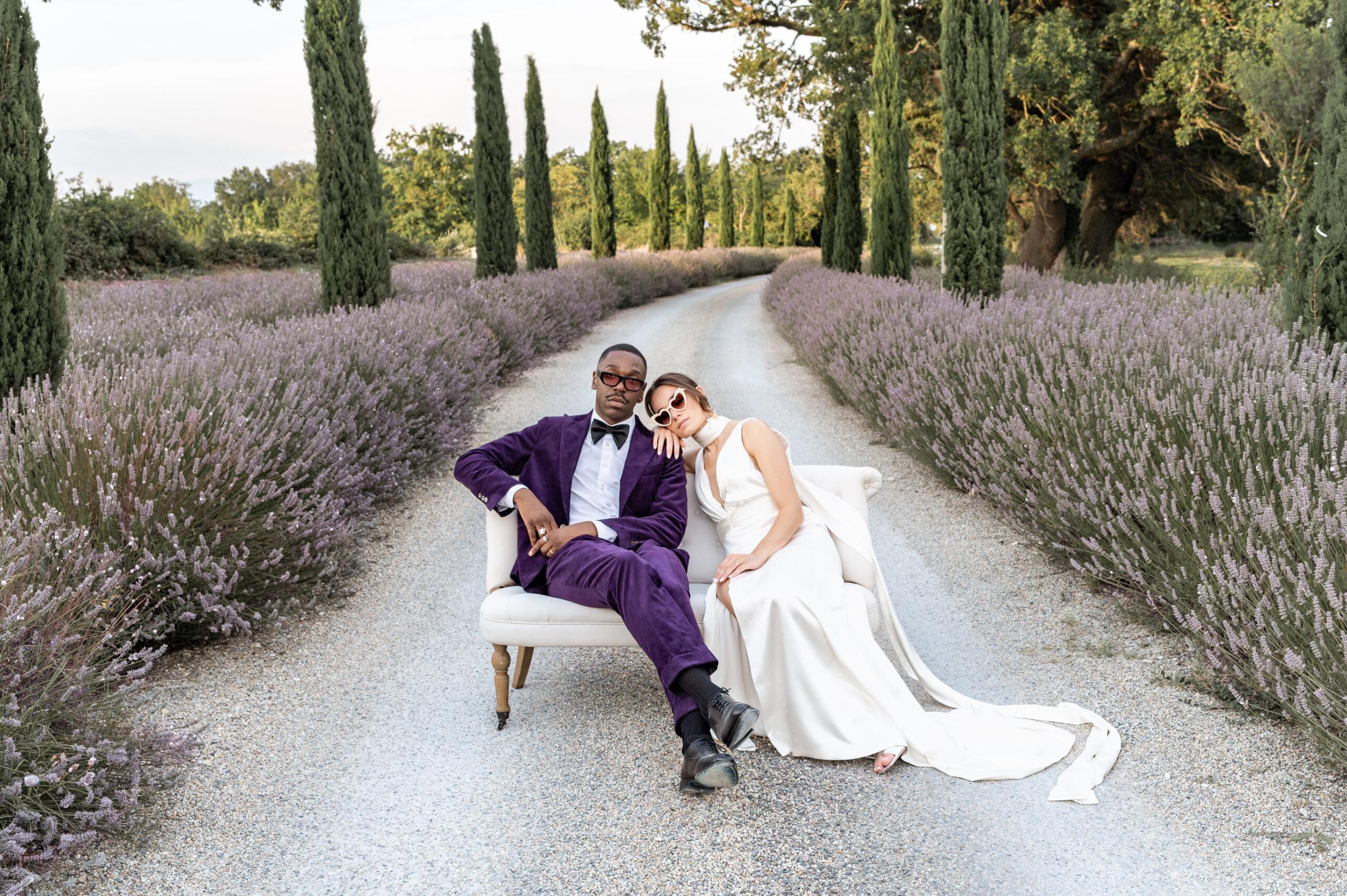 couple dans un canapé stylé